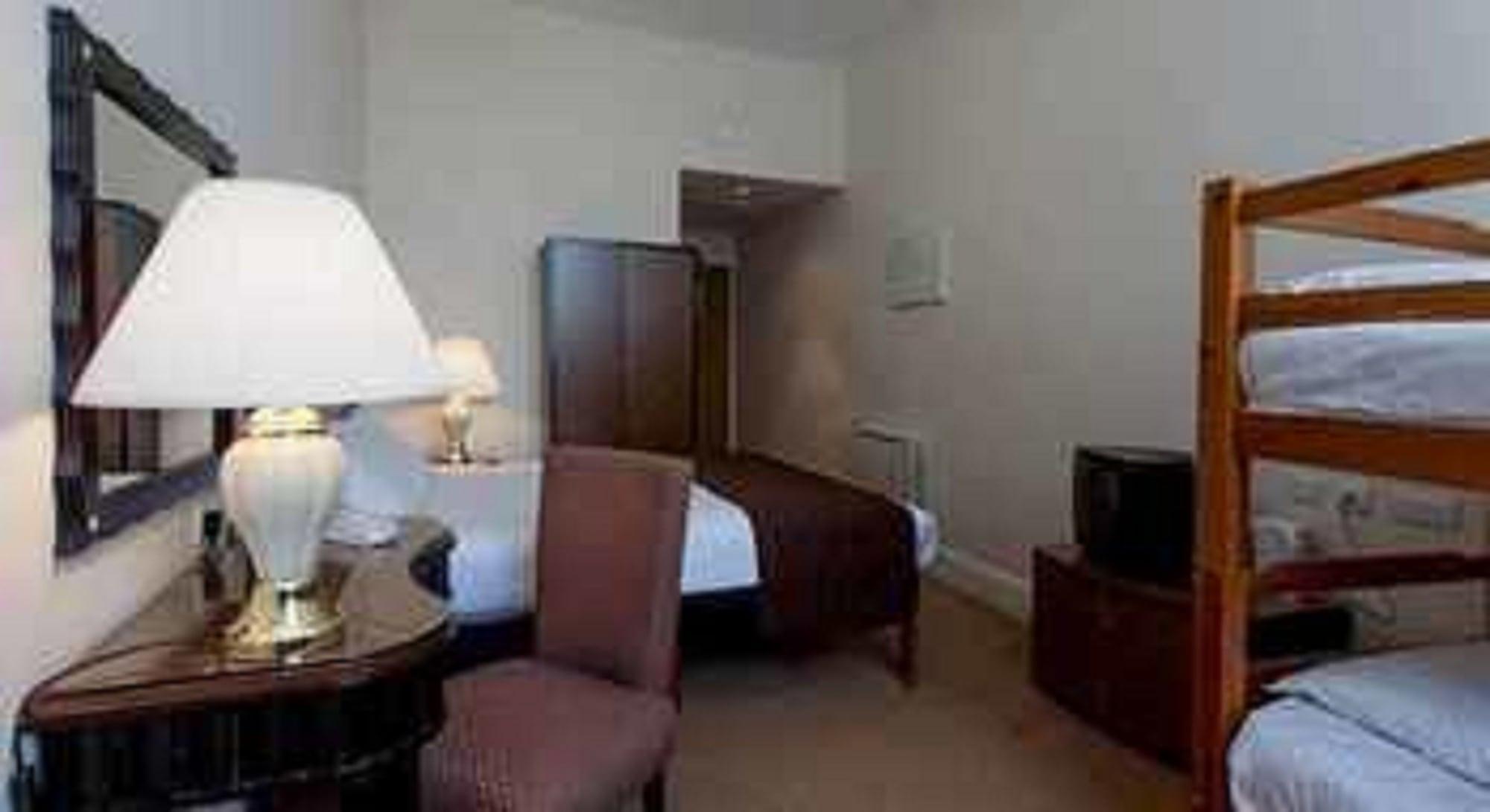 Russ Hill Hotel Charlwood Bagian luar foto