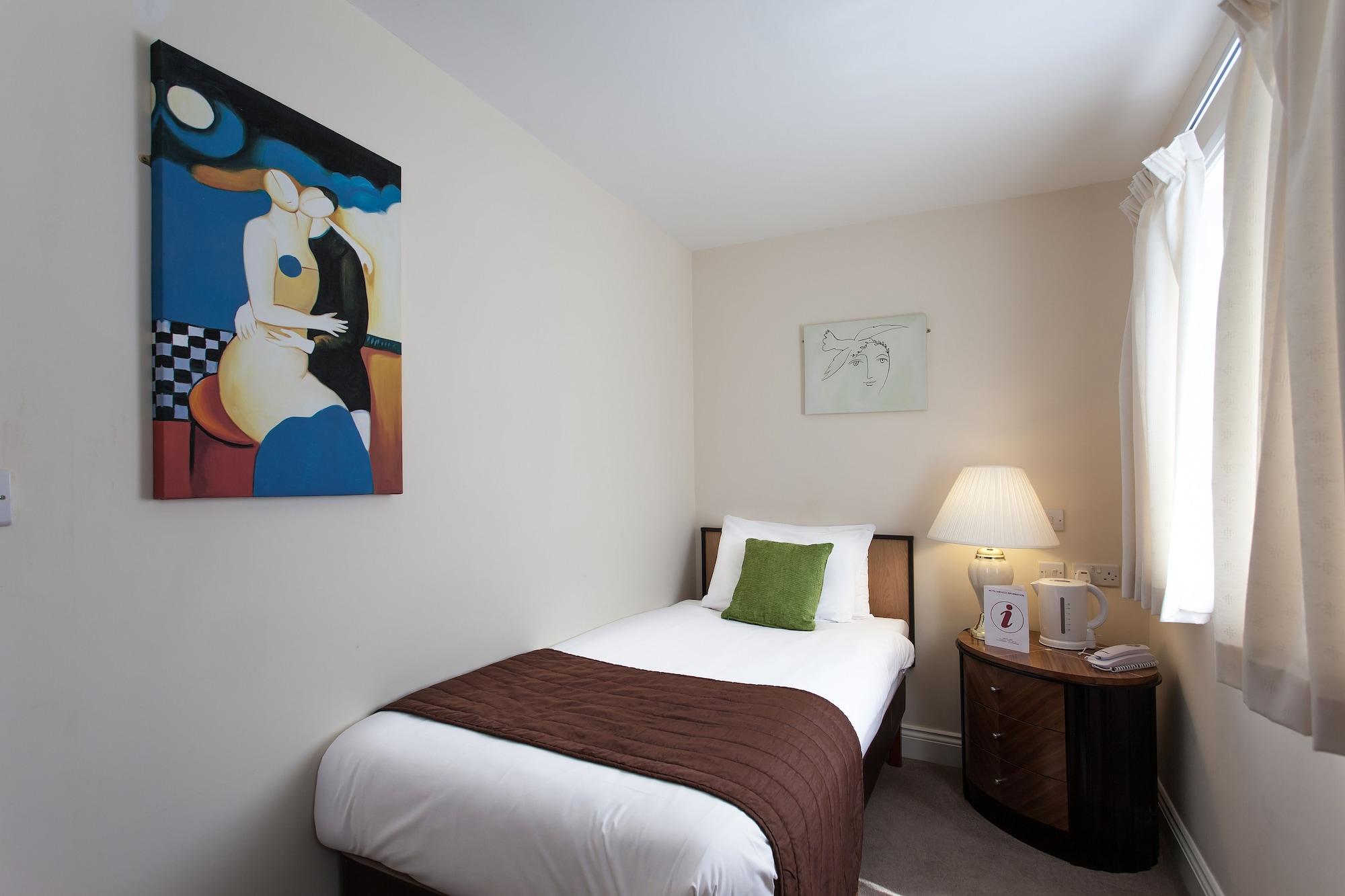 Russ Hill Hotel Charlwood Bagian luar foto