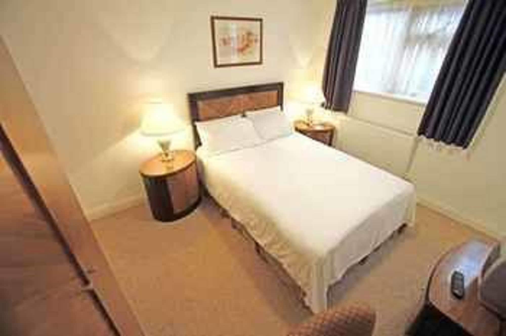Russ Hill Hotel Charlwood Bagian luar foto