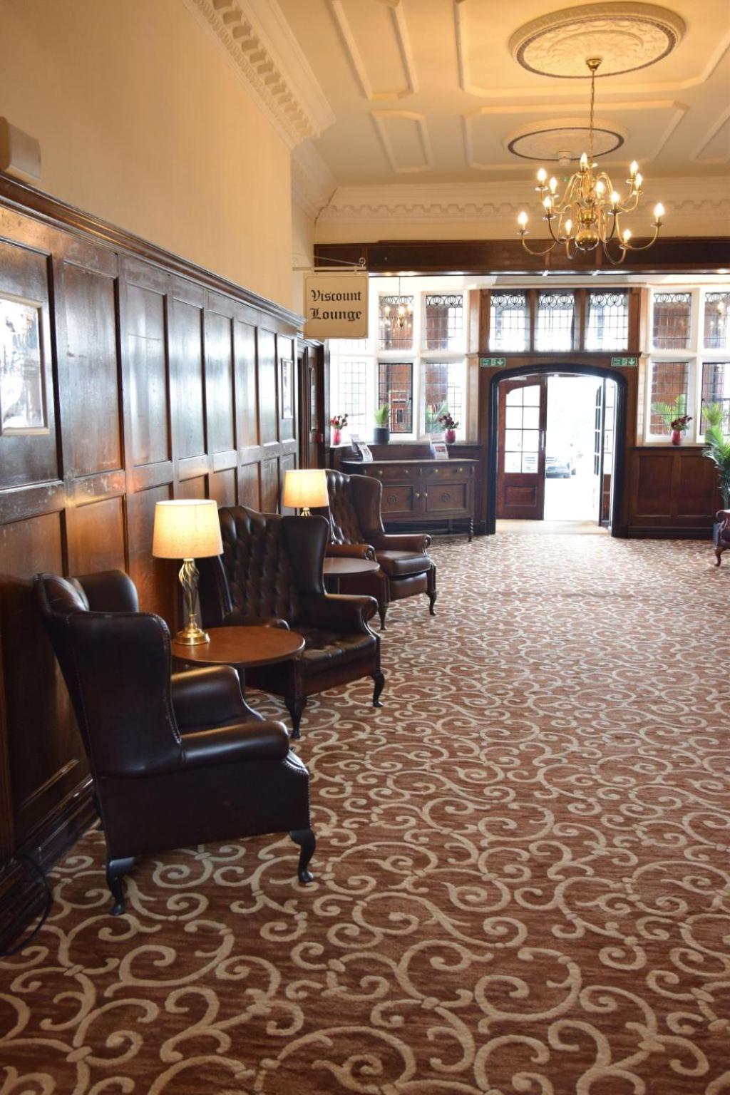 Russ Hill Hotel Charlwood Bagian luar foto