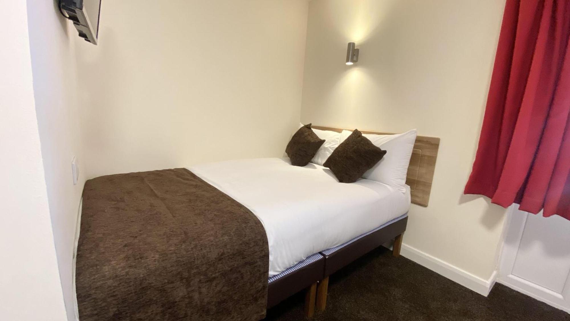 Russ Hill Hotel Charlwood Ruang foto