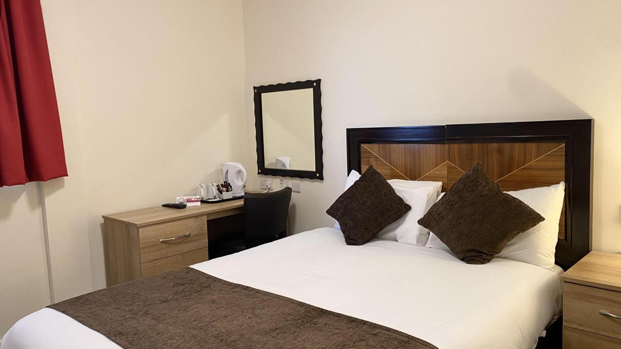 Russ Hill Hotel Charlwood Ruang foto