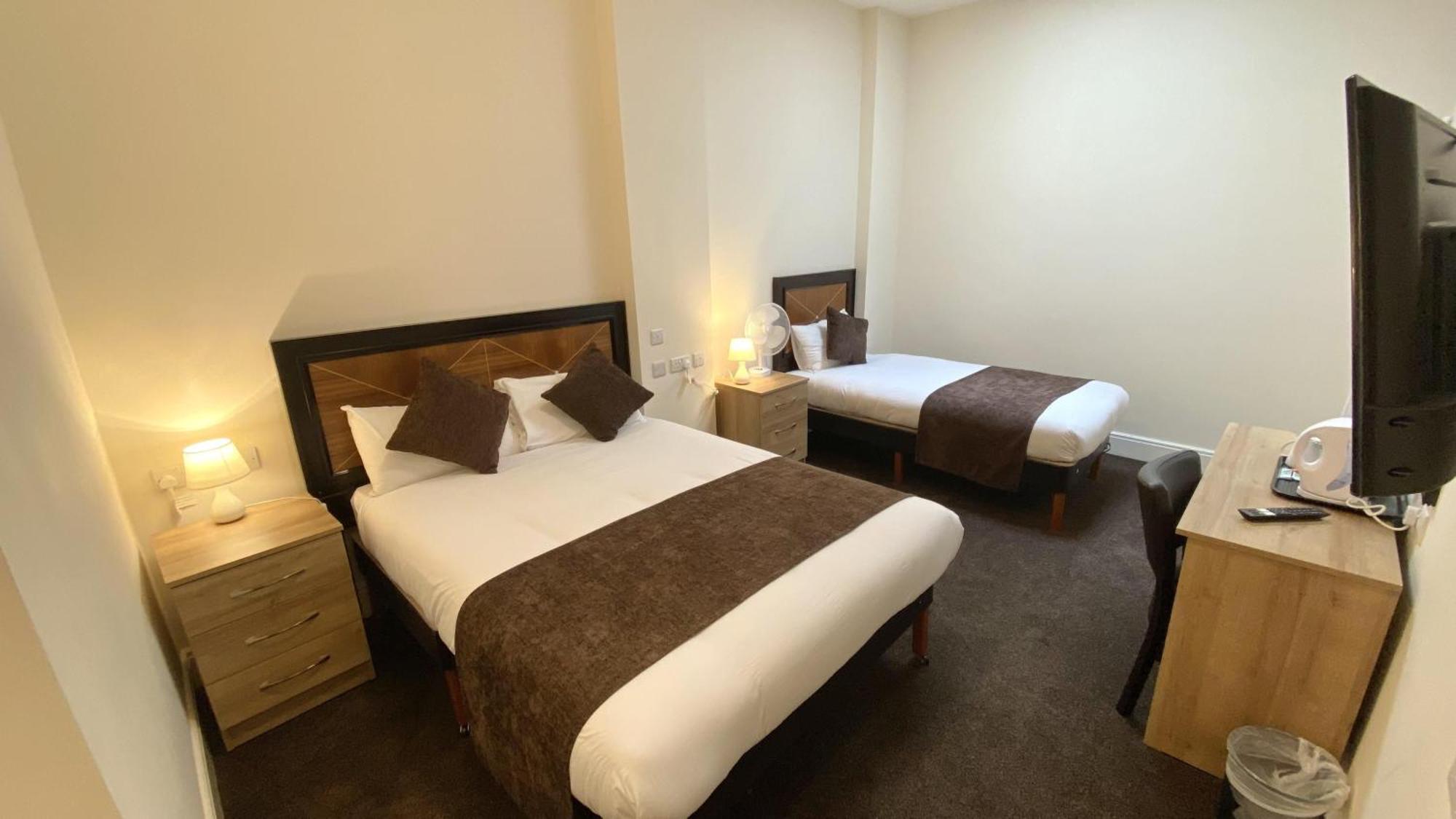 Russ Hill Hotel Charlwood Ruang foto