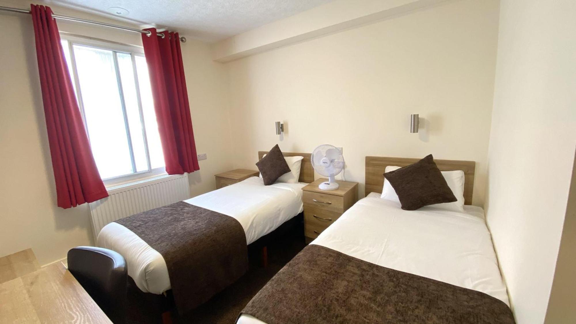 Russ Hill Hotel Charlwood Bagian luar foto
