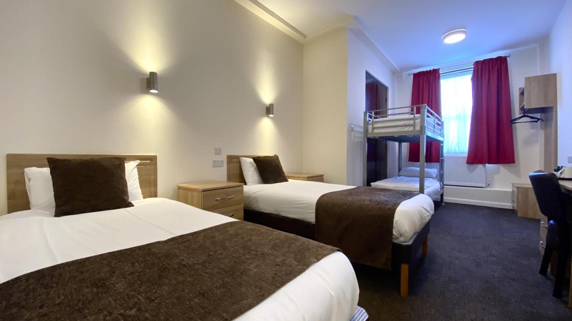 Russ Hill Hotel Charlwood Ruang foto