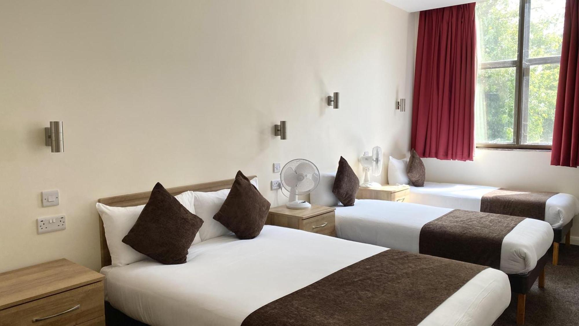 Russ Hill Hotel Charlwood Bagian luar foto