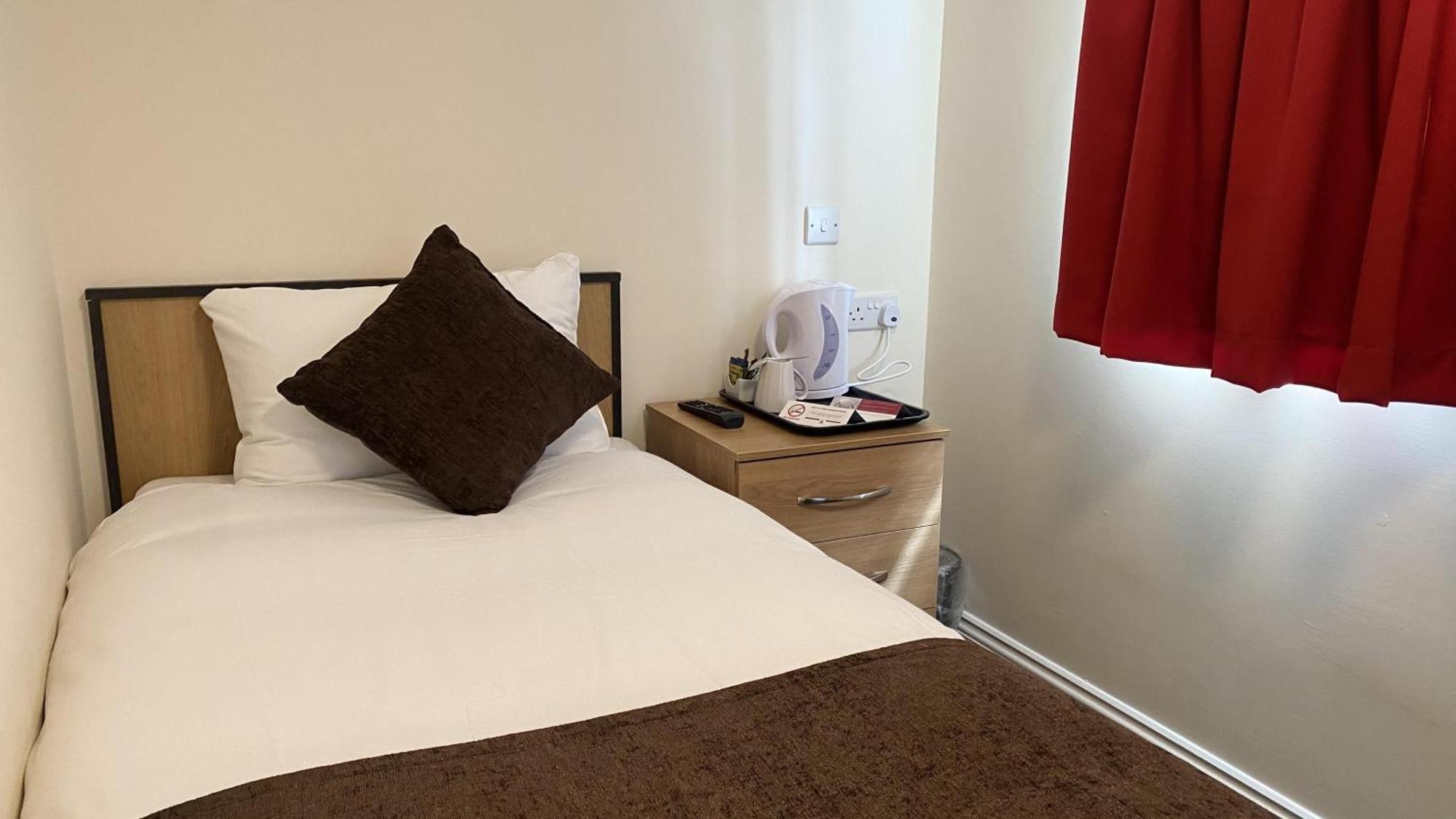 Russ Hill Hotel Charlwood Ruang foto