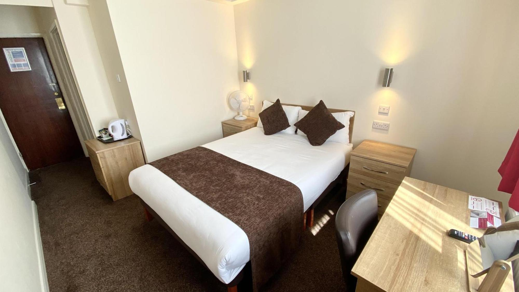Russ Hill Hotel Charlwood Bagian luar foto