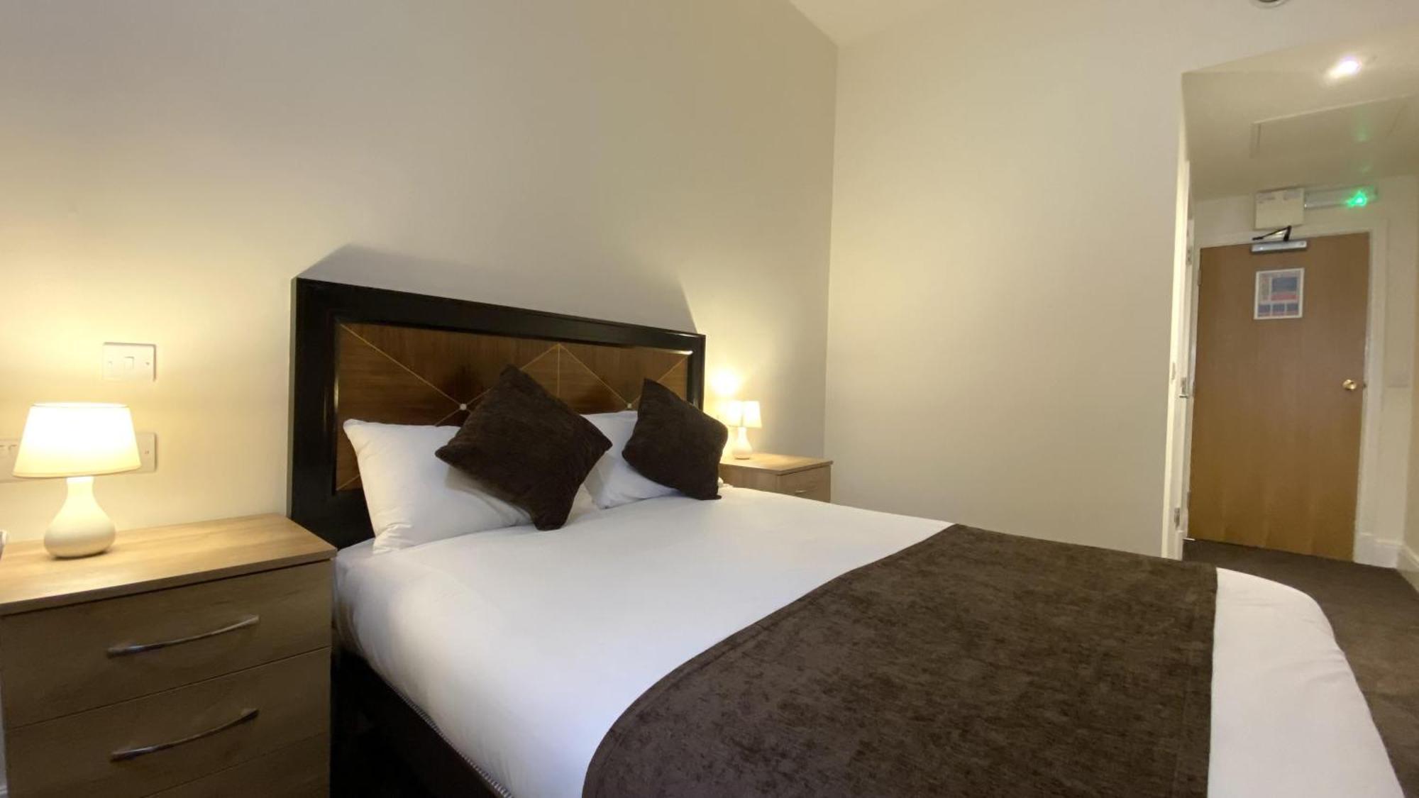 Russ Hill Hotel Charlwood Ruang foto