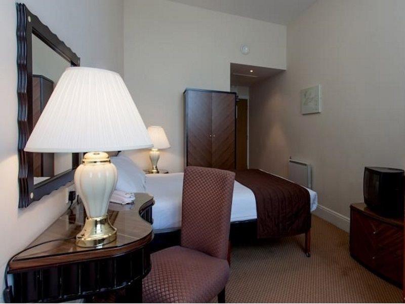 Russ Hill Hotel Charlwood Bagian luar foto