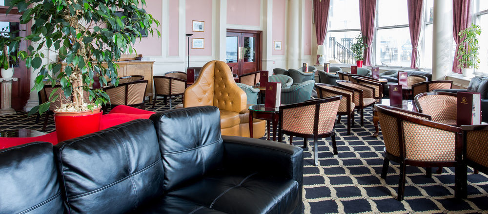 Russ Hill Hotel Charlwood Bagian luar foto