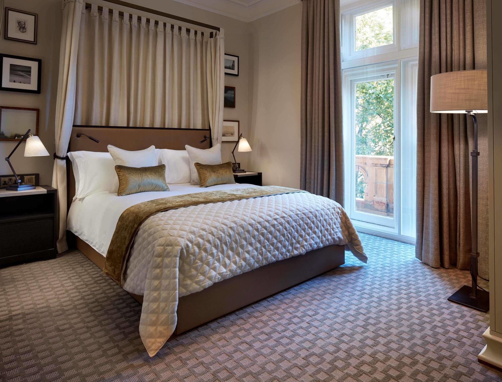 Russ Hill Hotel Charlwood Bagian luar foto