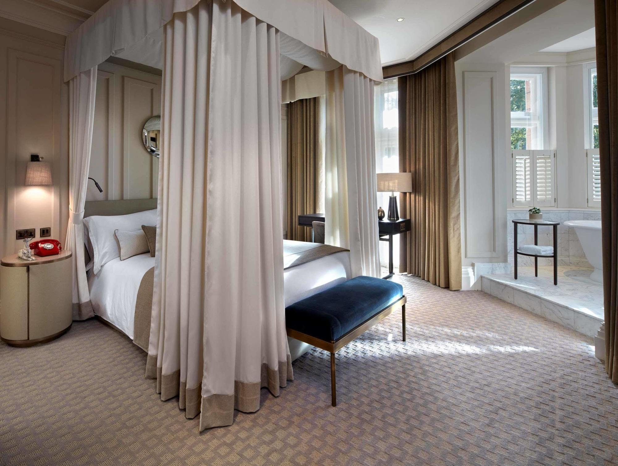 Russ Hill Hotel Charlwood Bagian luar foto