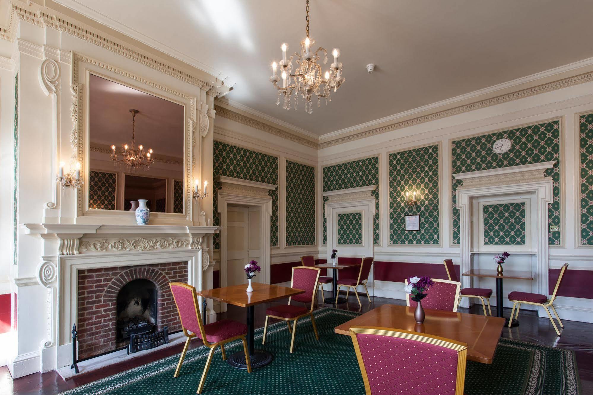 Russ Hill Hotel Charlwood Bagian luar foto